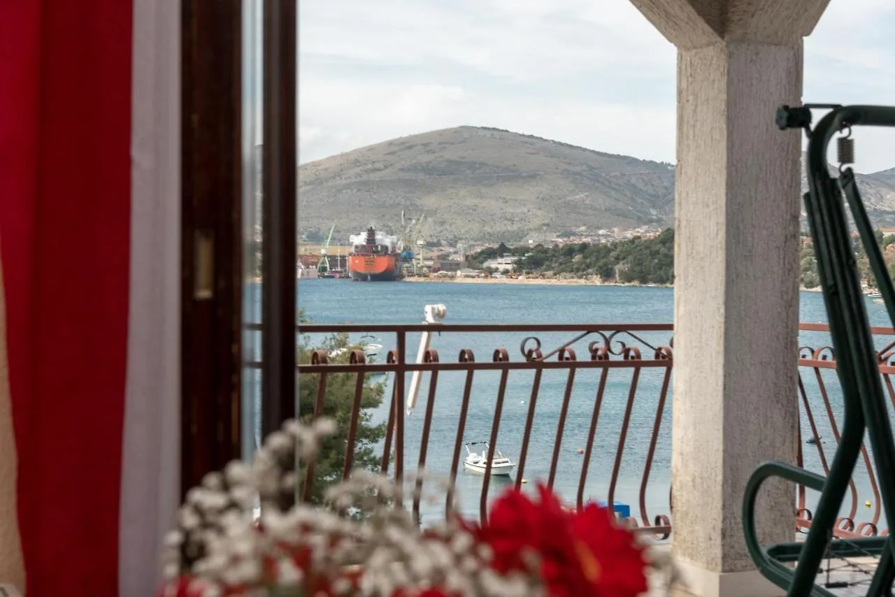 Luxury Sea View Apartment 20 M From The Sea Trogir Croácia