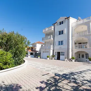 Snjezana Apartment