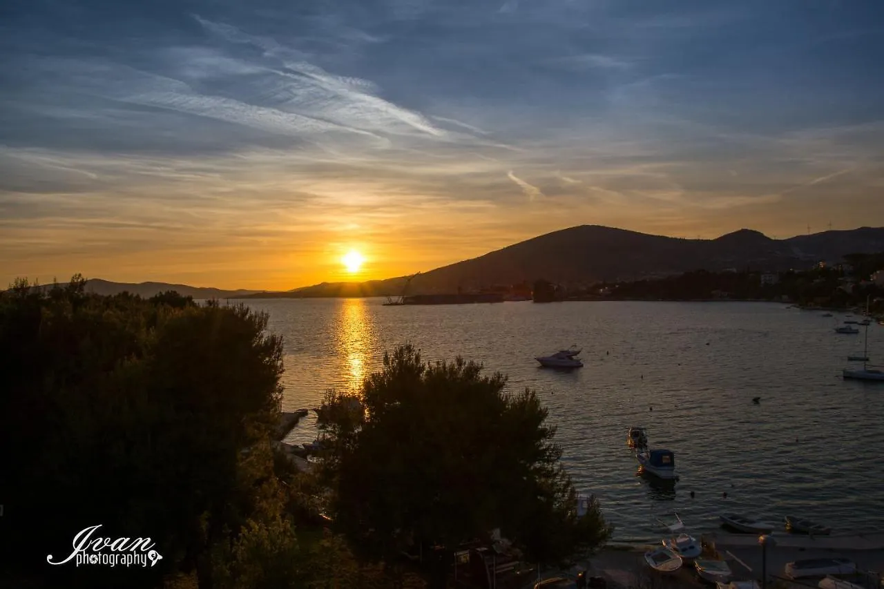 Luxury Sea View Apartment 20 M From The Sea Trogir Croatia