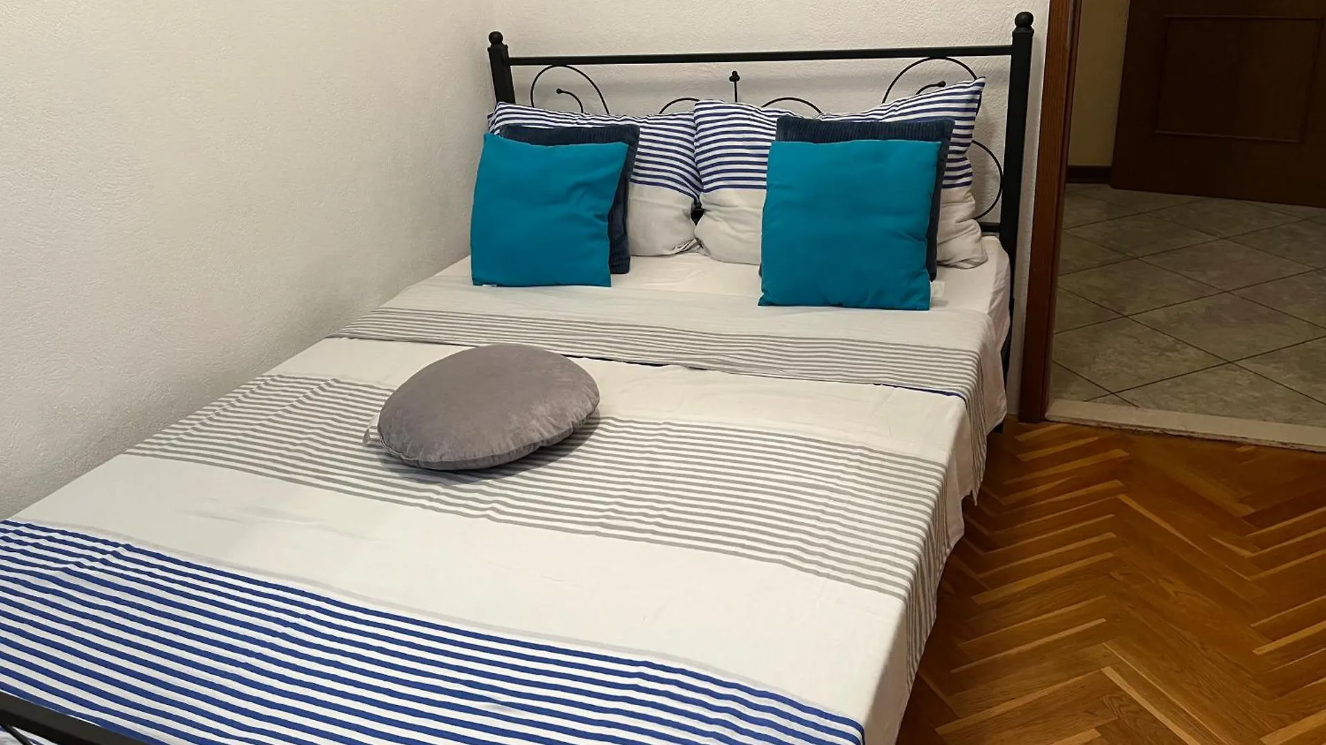 Luxury Sea View Apartment 20 M From The Sea Trogir